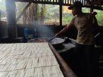 pembuat-tahu-dan-tempe-di-sukabumi-perkecil-ukuran-agar-tidak-rugi-karena-kedelai-mahal.jpg