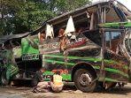 pemeriksaan-bangkai-bus-maut-Trans-Putera-Fajar-yang.jpg