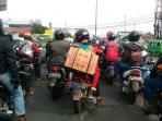 pemudik-sepeda-motor-memadati-jalan-soekarno-hatta_20160710_114115.jpg