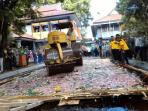 pemusnahan-miras-di-garut_20160603_142850.jpg