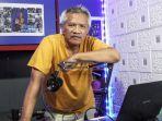 pengamat-sepakbola-yang-juga-mantan-reporter-dani-wihara.jpg