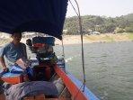 pengemudi-ojek-perahu-di-waduk-jatiluhur.jpg
