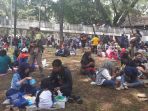 pengunjung-tengah-duduk-di-area-taman-lalu-lintas-ade-irma-suryani-nasution_20180101_151024.jpg