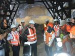 penjabat-gubernur-jawa-barat-mochamad-iriawan-tinjau-proyek-cisumdawu_20180712_122749.jpg