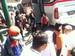penumpang-di-terminal-leuwipanjang.jpg