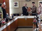 penyerahan-surat-tugas-plt-bupati-bandung-barat_20180419_111223.jpg