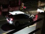 perempuan-terseret-mobil.jpg