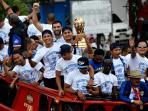 persib-diarak-empat.jpg