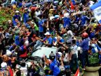 persib-diarak-lima.jpg