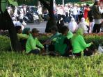 petugas-harian-lepas-menjaga-taman_20161104_184849.jpg