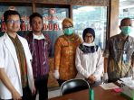 petugas-kesehatan-di-posko-tes-medis-terminal-leuwipanjang_20170622_163215.jpg