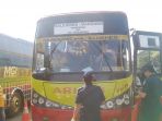 petugas-memberihentikan-bus-yang-masuk-ke-terminal-leuwi-panjang_20170519_095830.jpg