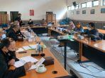 pimpinan-dan-anggota-komisi-ii-gelar-agenda-rapat-evaluasi-program-kegiatan.jpg