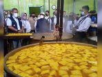 plt-wali-kota-bandung-yana-mulyana-meninjau-gudang-kedelaidanpabrik-tahu.jpg