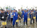 polairud-polda-jabar-saat-menanam-mangrove.jpg