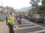 polisi-berjaga-di-jalur-mudik-nagreg_1_20170624_094635.jpg