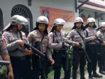 polisi-bersenjata-lengkap-bersiaga-di-lapas-klas-i-cirebon_20180321_190019.jpg
