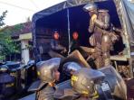 polisi-gerebek-padepokan-dimas-kanjeng_20160927_201243.jpg
