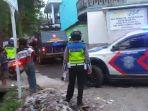 polisi-masuk-ke-perkampungan.jpg