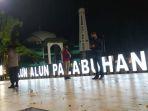 polisi-saat-bubarkan-kerumunan-di-alun-alun-palabuhanratu-sukabumi.jpg