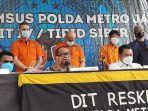 polisi-tangkap-dua-bule-karena-kasus-skimming-di-mapolda-metro-jaya.jpg