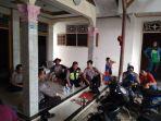 polres-indramayu-di-rumah-korban.jpg