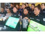 polres-karawang-tunjukkan-barang-bukti-narkoba.jpg