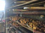 potret-tahu-yang-diproduksi-dari-gudang-milik-haji-aminudin.jpg