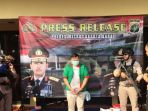 presenter-dan-artis-reza-bukan-di-polres-metro-jakarta-barat_20180701_163548.jpg