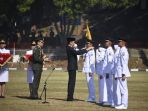 presiden-ri-joko-widodo-secara-resmi-melantik-1456-pamong-praja-muda-ipdn_20180728_132119.jpg
