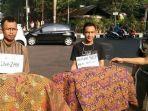 pria-bopong-jenazah-anak.jpg