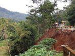 proses-pemasangan-sheet-pile-di-tebing-jalur-gentong-yang-longsor.jpg