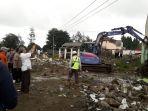 proses-pembongkaran-rumah-yang-terdampak-proyek-kereta-api-cepat.jpg