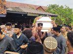 prosesi-pemakaman-Buya-Syakur.jpg