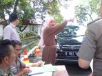 protes-razia-mobil-tak-ada-tong-sampah.jpg