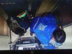 rekaman-cctv-aksi-bobol-atm-terjadi-di-atm-center-universitas-terbuka-ut.jpg