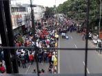 ribuan-buruh-dan-mahasiswa-unjuk-rasa-di-cimahi.jpg