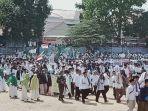 ribuan-santri-mengikuti-kegiatan-gerak-jalan-bertajuk-gerak.jpg