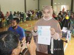 ribuan-warga-mande-cianjur-antre-bantuan-sosial-tunai.jpg