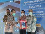 ridwan-kamil-dalam-agenda-penyerahan-dipa-dan-dana-tkdd-2021.jpg
