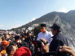 ridwan-kamil-saat-meninjau-gunung-tangkubanparahu-pascaerupsi.jpg