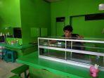 rizki-arfian-pemilik-warteg-bahari-tulen-di-jalan-lrre-martadinata-kota-bandung.jpg