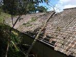 ruangan-kelas-sdn-cisarua-di-kampung-cisarua.jpg