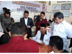 rudy-gunawan-kanan-saat-mendaftar-sebagai-calon-bupati-garut-periode-2018-2023_20180108_122836.jpg
