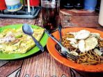 sajian-martabak-telor-bebek-dan-mi-aceh-goreng-di-kedai-sigli-jaya_20180814_191415.jpg