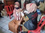 salah-satu-lansia-di-majalengka-jalani-vaksinasi-covid-19.jpg
