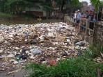 sampah-di-sungai-cikapundung-kabupaten-bandung_20161026_205609.jpg