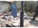 sampah-masih-menumpuk-di-pinggir-trotoar-jalan-ibrahim-adjie-bandung_20170908_181730.jpg