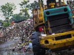 sampah-yang-menumpuk-di-TPS-Ciwastra.jpg