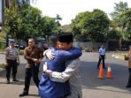 sandiaga-uno-dan-erick-thohir-berpelukan_20180908_172259.jpg